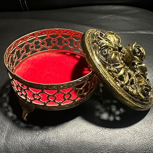 Vintage Metal Casket. Vintage Catchall. Footed Jewelry Holder - Picture 2 of 4